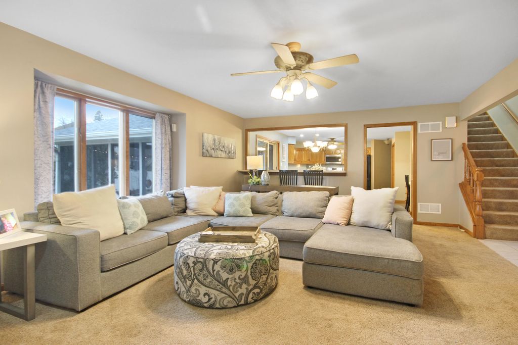 Photo of 1421 Lakeview Drive, Schererville, IN 46375 (MLS # 834924)