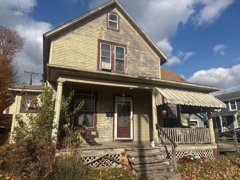 207 Mccollum Street, La Porte, IN 46350 - #: 831016