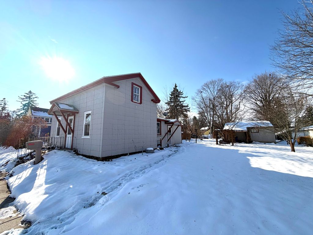 Photo of 1212 Ridge Street, La Porte, IN 46350 (MLS # 832069)