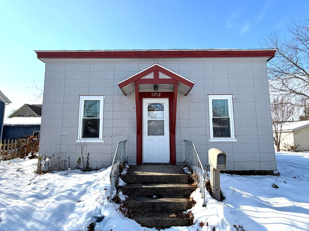 Photo of 1212 Ridge Street, La Porte, IN 46350 (MLS # 832069)