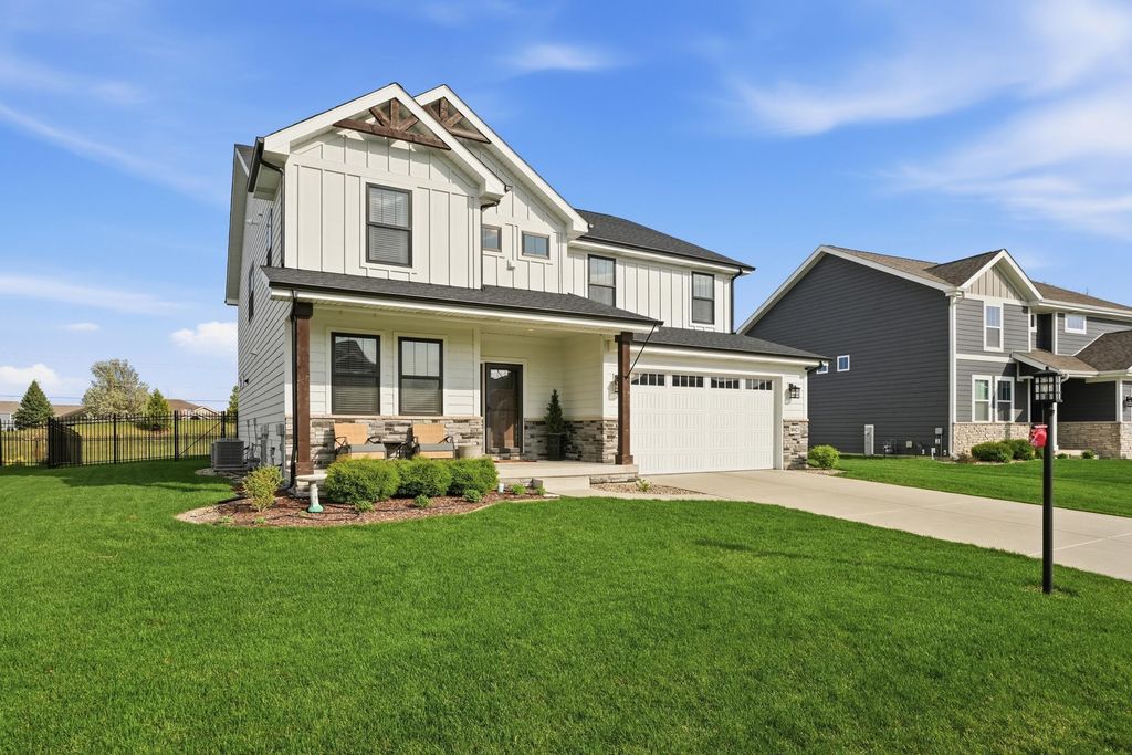 Photo of 10423 Juniper Lane, Saint John, IN 46373 (MLS # 837154)