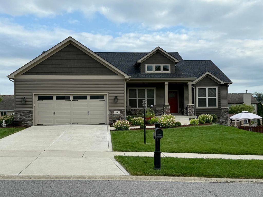 Photo of 1430 Tate Drive, Schererville, IN 46375 (MLS # 835179)