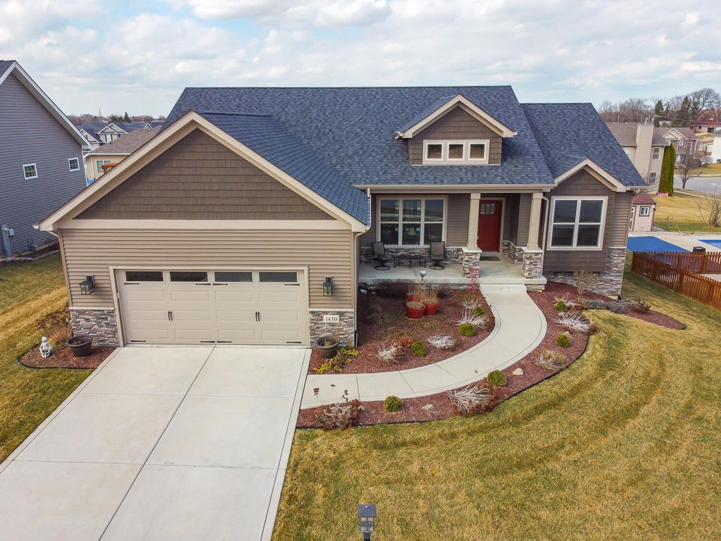 Photo of 1430 Tate Drive, Schererville, IN 46375 (MLS # 835179)