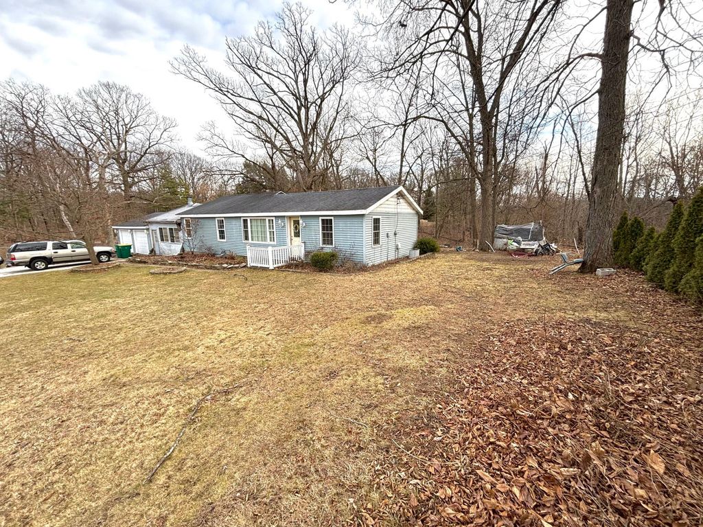 Photo of 362 W Division Road, Valparaiso, IN 46385 (MLS # 834803)