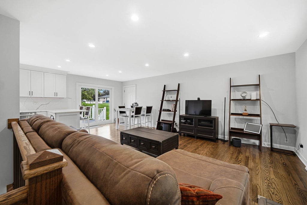Photo of 9133 Kardel Drive, Saint John, IN 46373 (MLS # 847019)