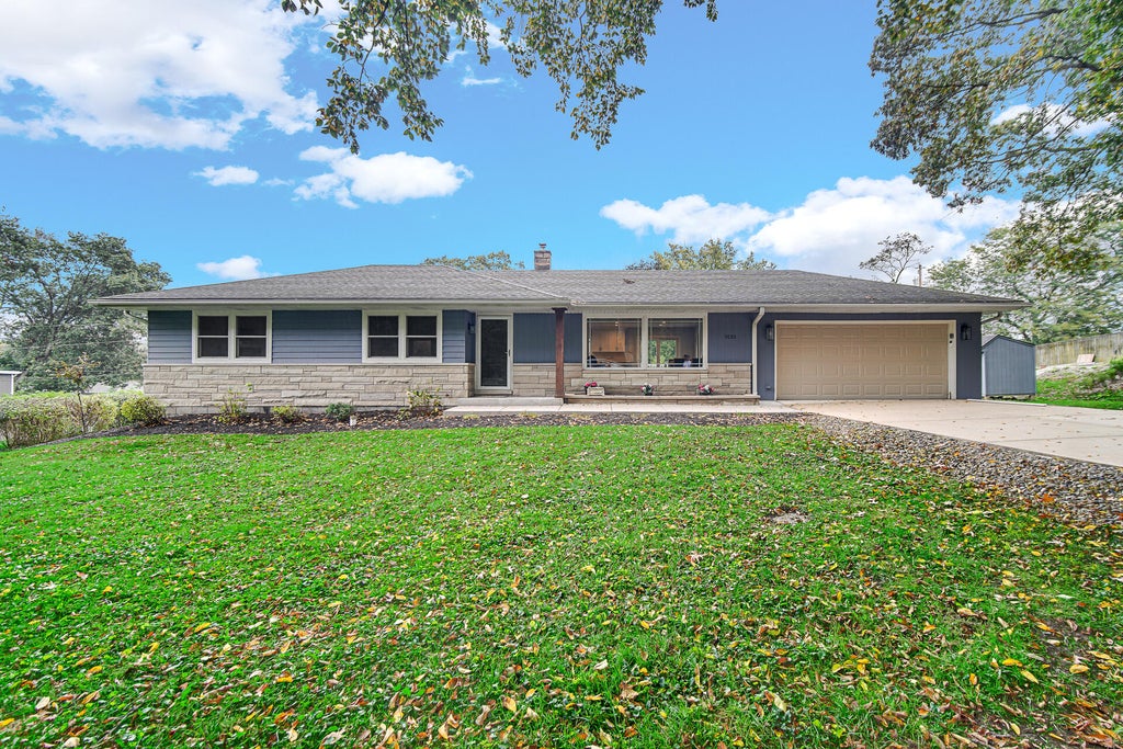 Photo of 9133 Kardel Drive, Saint John, IN 46373 (MLS # 847019)