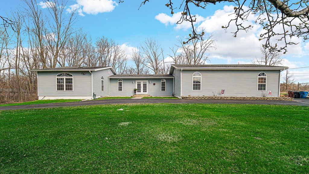 Photo of 1395 Waverly Road, Chesterton, IN 46304 (MLS # 836349)
