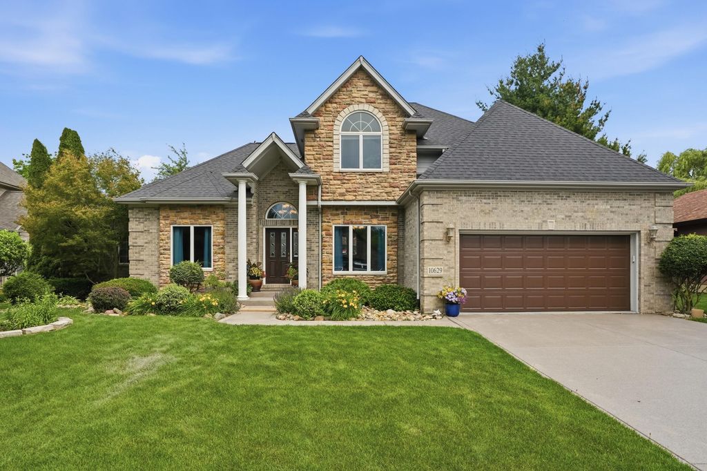 Photo of 10629 Erie Drive, Crown Point, IN 46307 (MLS # 840506)