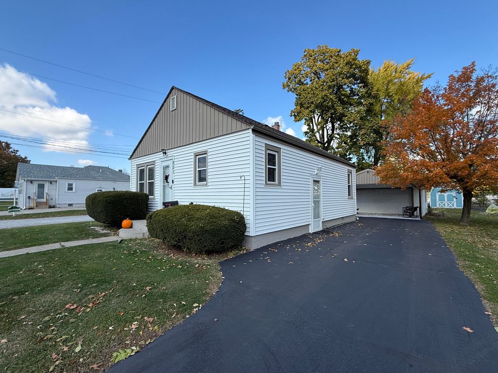 Photo of 821 Elm Street, Valparaiso, IN 46383 (MLS # 830212)