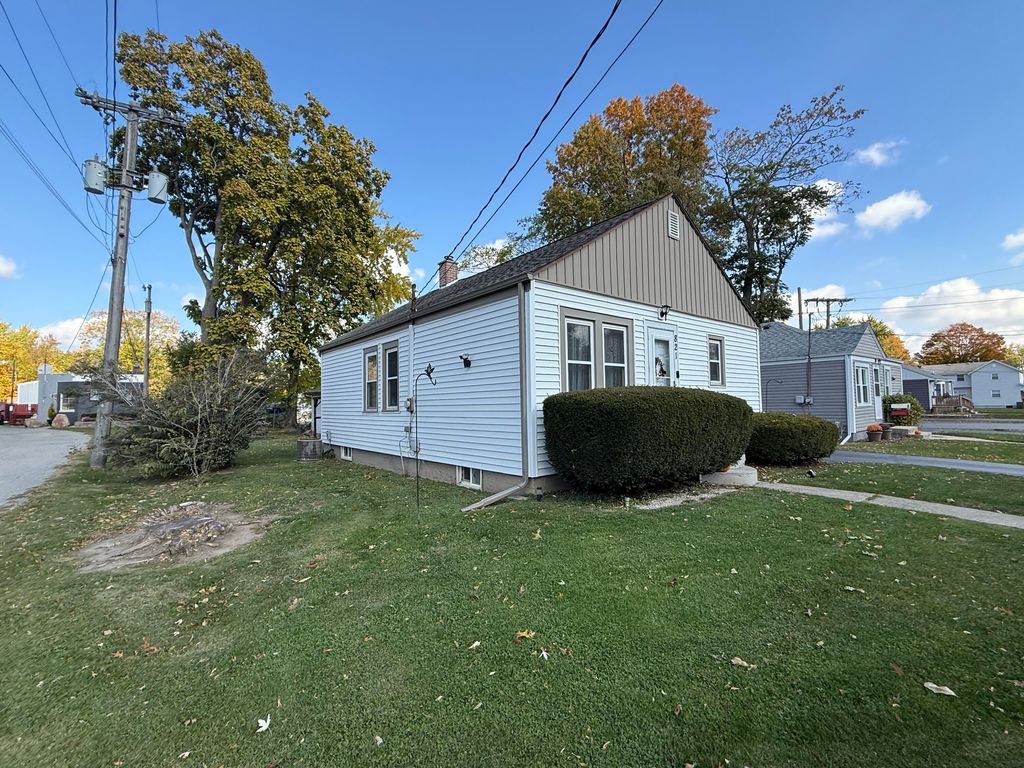 Photo of 821 Elm Street, Valparaiso, IN 46383 (MLS # 830212)