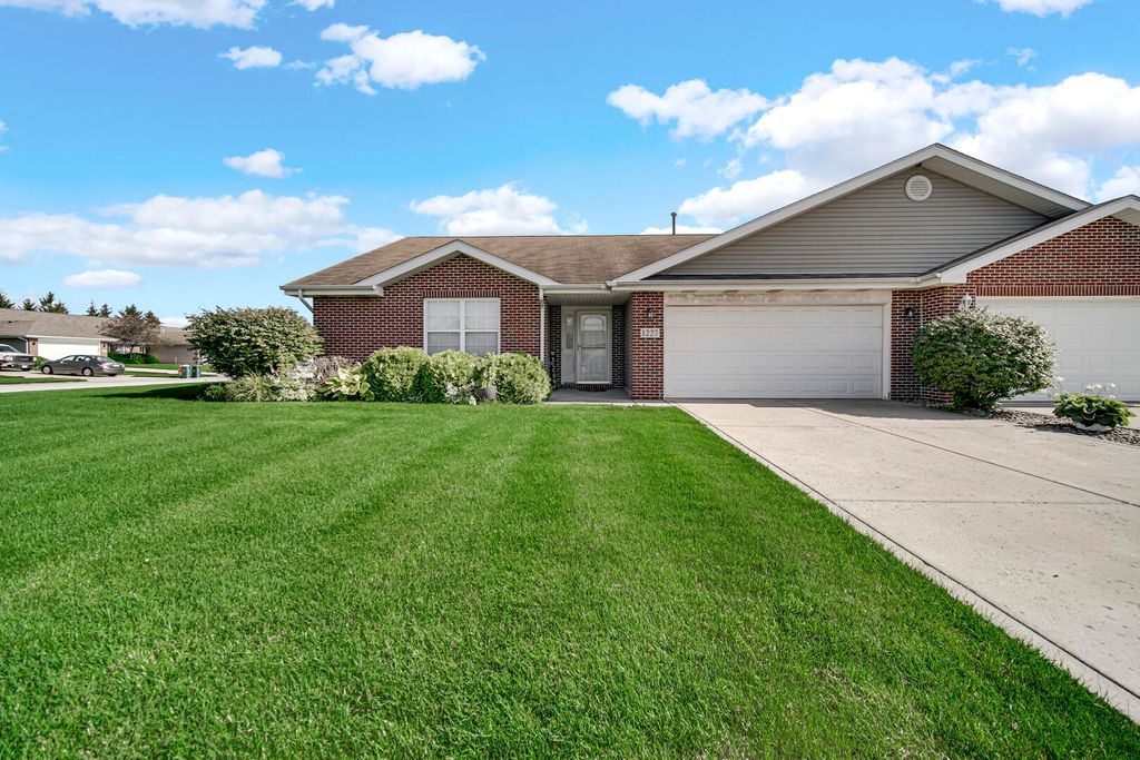 Photo of 1227 W 82nd Avenue, Merrillville, IN 46410 (MLS # 841949)