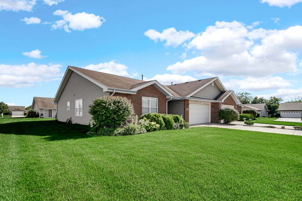 Photo of 1227 W 82nd Avenue, Merrillville, IN 46410 (MLS # 841949)