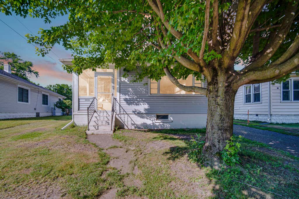 Photo of 2926 W Old Ridge Road, Hobart, IN 46342 (MLS # 840173)