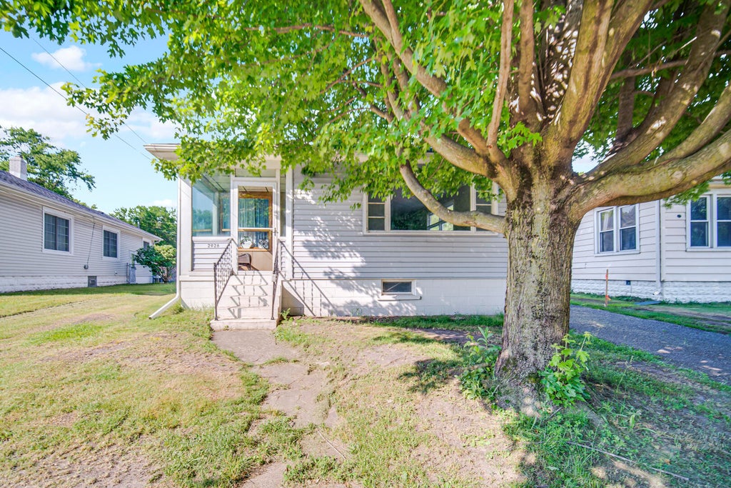 Photo of 2926 W Old Ridge Road, Hobart, IN 46342 (MLS # 840173)