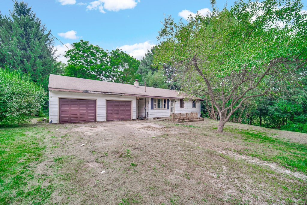 Photo of 90 S 275 W, Valparaiso, IN 46385 (MLS # 844595)