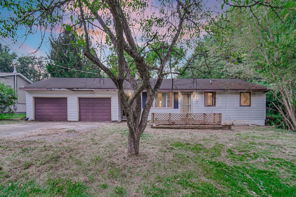 Photo of 90 S 275 W, Valparaiso, IN 46385 (MLS # 844595)