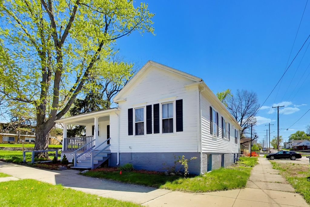 Photo of 601 E 10th Street, Michigan City, IN 46360 (MLS # 837598)