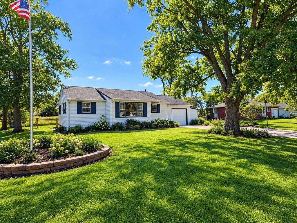 Photo of 412 Birch Drive, Hebron, IN 46341 (MLS # 847025)