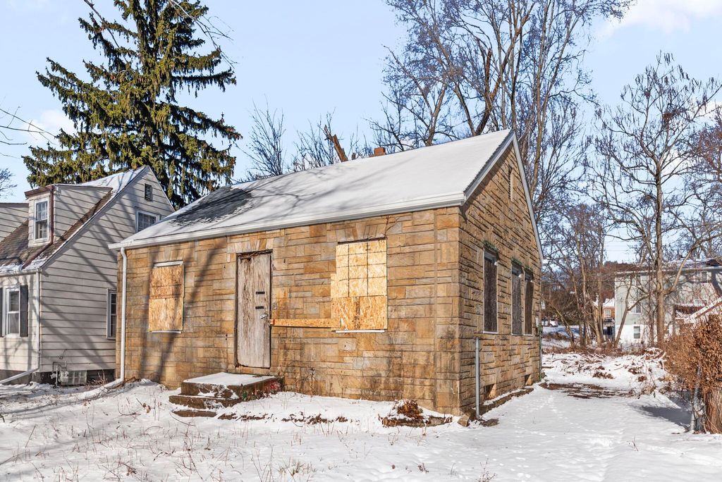 Photo of 908 E 43rd Place, Gary, IN 46409 (MLS # 832902)