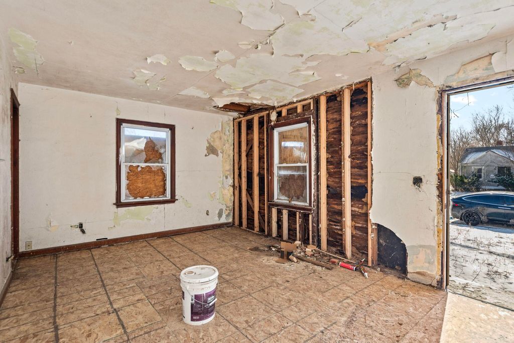 Photo of 908 E 43rd Place, Gary, IN 46409 (MLS # 832902)