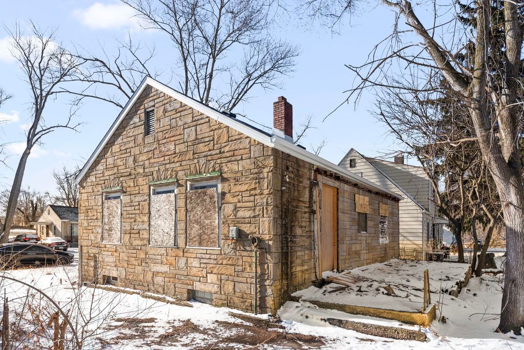 Photo of 908 E 43rd Place, Gary, IN 46409 (MLS # 832902)