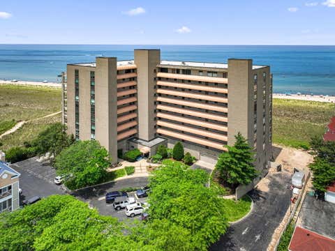 Photo for 100 Lake Shore Drive 204