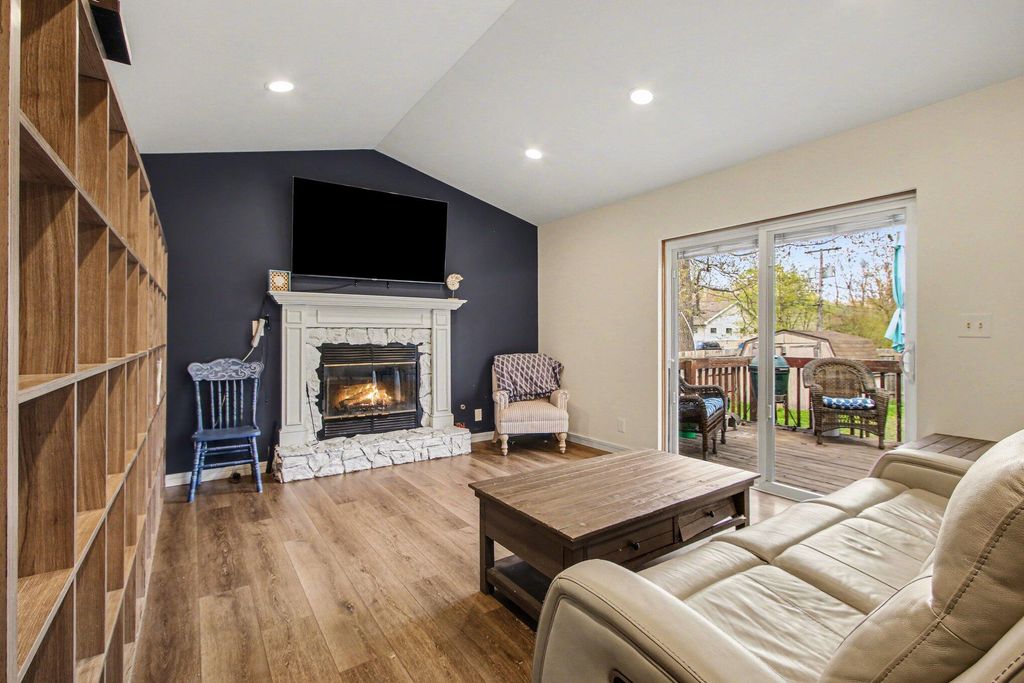 Photo of 1123 Waverly Road, Chesterton, IN 46304 (MLS # 837875)