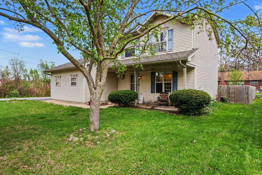 Photo of 1123 Waverly Road, Chesterton, IN 46304 (MLS # 837875)