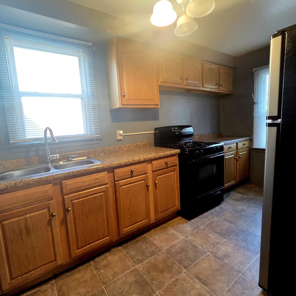 Photo of 637 M L King Drive, Gary, IN 46402 (MLS # 847641)