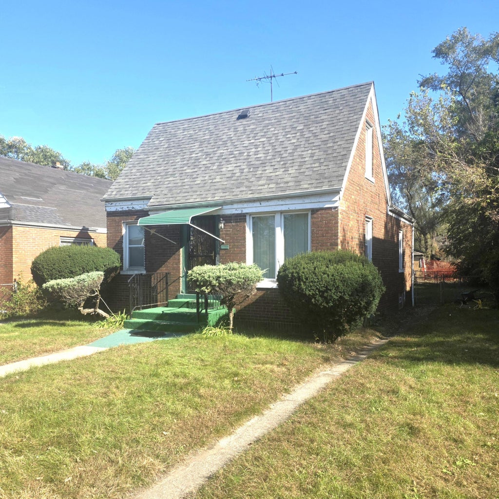 Photo of 637 M L King Drive, Gary, IN 46402 (MLS # 847641)