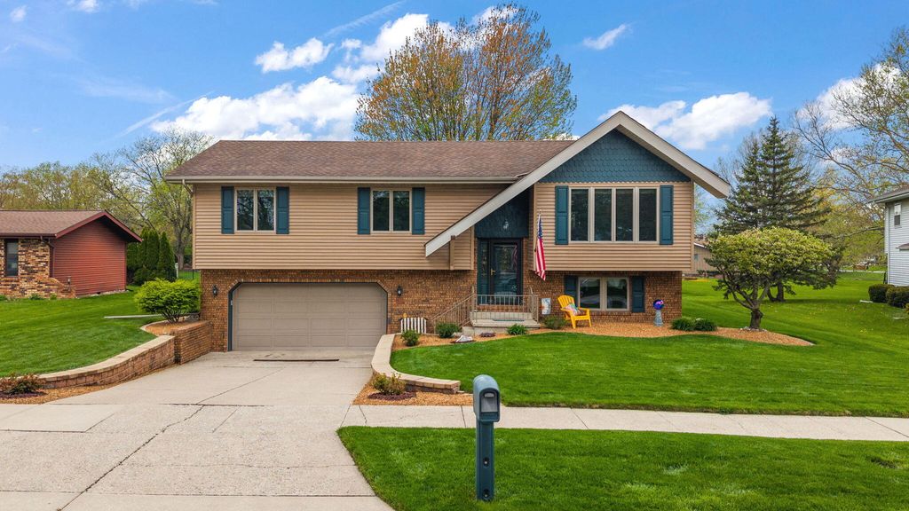 Photo of 739 Trenton Street, Crown Point, IN 46307 (MLS # 838099)