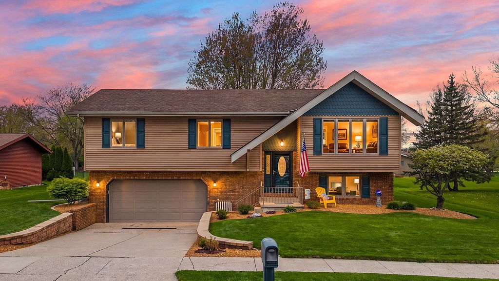 Photo of 739 Trenton Street, Crown Point, IN 46307 (MLS # 838099)