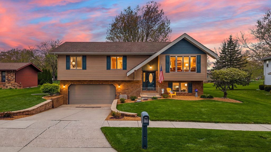 Photo of 739 Trenton Street, Crown Point, IN 46307 (MLS # 838099)