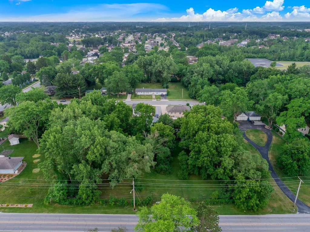 Photo of 1001 E Highway 330, Schererville, IN 46375 (MLS # 837011)