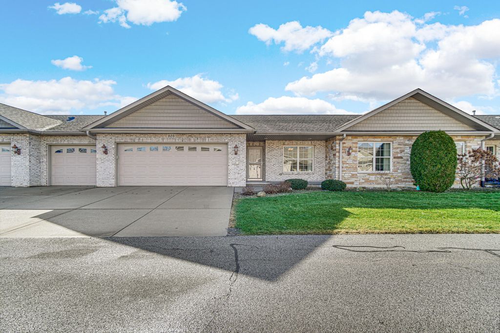 Photo of 805 Veterans Lane, Crown Point, IN 46307 (MLS # 834748)