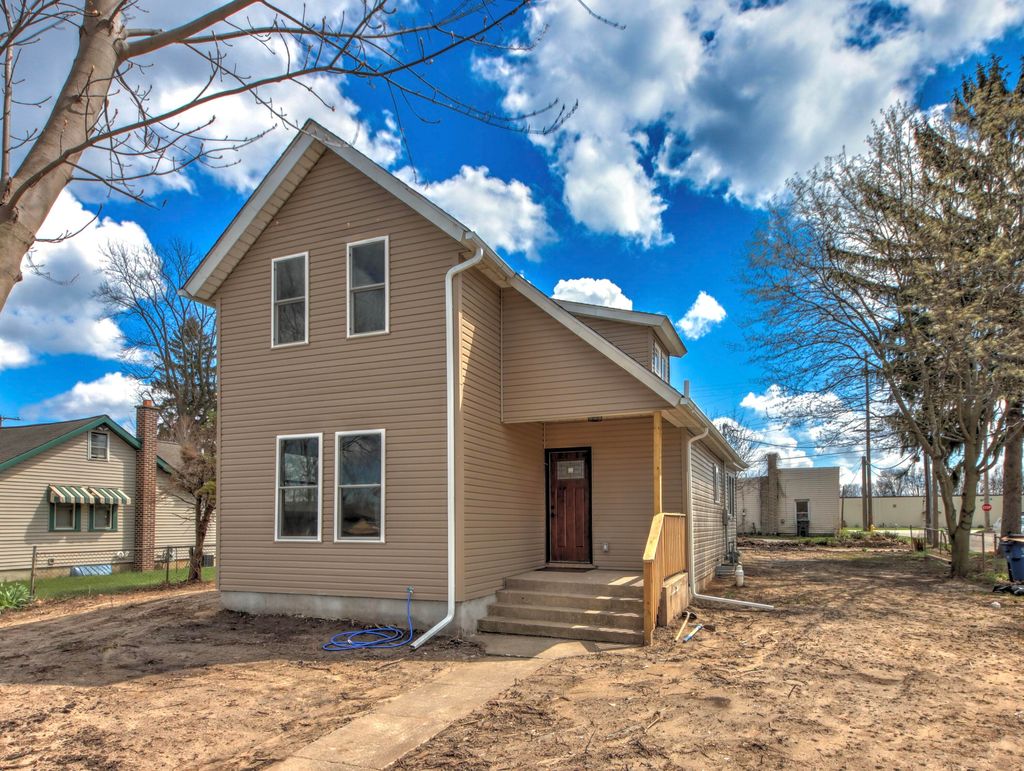 Photo of 302 Oberreich Street, La Porte, IN 46350 (MLS # 836633)