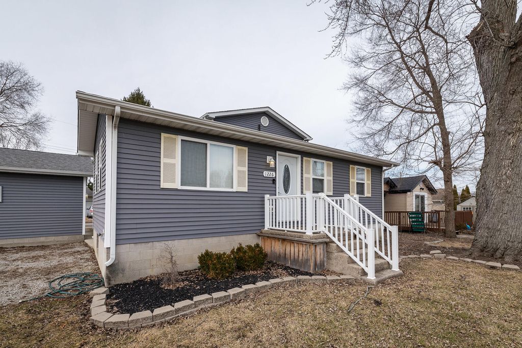 Photo of 1226 S Ash Street, Hobart, IN 46342 (MLS # 834354)