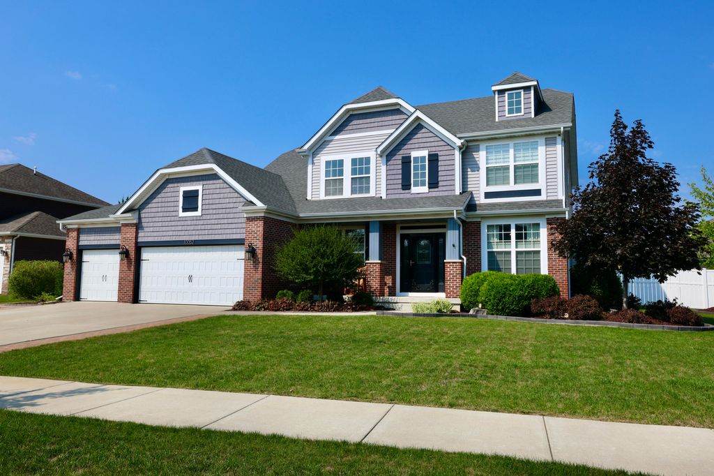 Photo of 10052 Pearwood Drive, Saint John, IN 46373 (MLS # 831567)