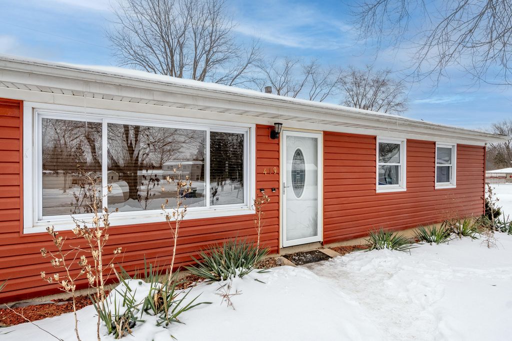 Photo of 419 Portland Road, Valparaiso, IN 46385 (MLS # 833139)