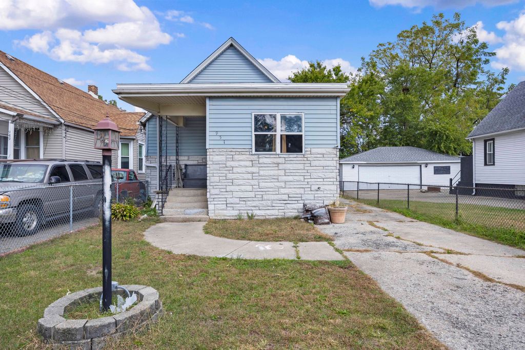 Photo of 951 Wilcox Street, Hammond, IN 46320 (MLS # 829419)