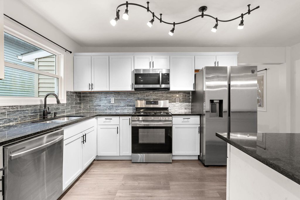 Photo of 1145 N Glenwood Avenue, Griffith, IN 46319 (MLS # 831275)