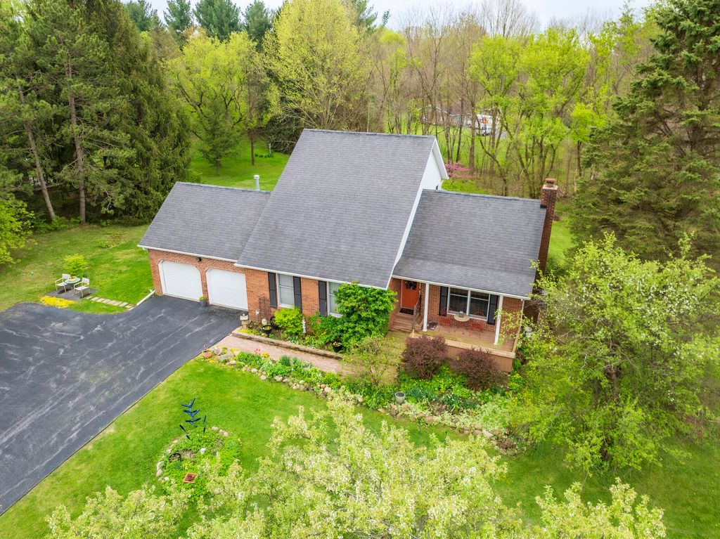 Photo of 328 E Tratebas Road, Chesterton, IN 46304 (MLS # 834904)