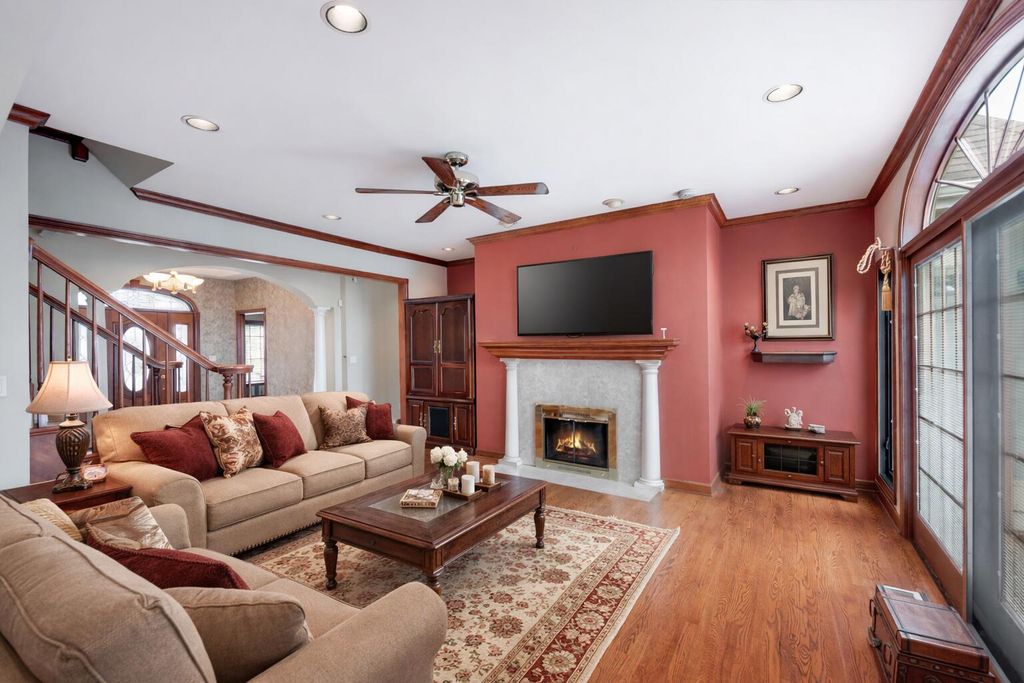 Photo of 10303 Cherrywood Lane, Munster, IN 46321 (MLS # 837097)