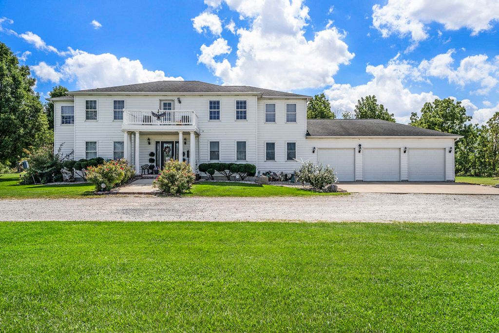 Photo of 928 N Calumet Avenue, Chesterton, IN 46304 (MLS # 838090)