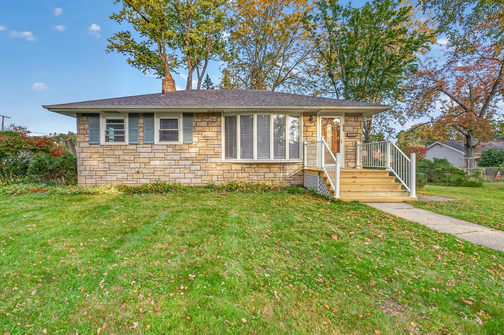 Photo of 17 N Washington Street, Hobart, IN 46342 (MLS # 846880)