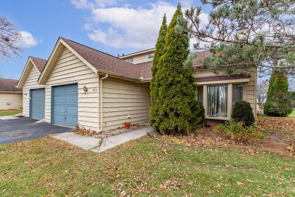 Photo of 1874 Springvale Drive, Crown Point, IN 46307 (MLS # 831320)