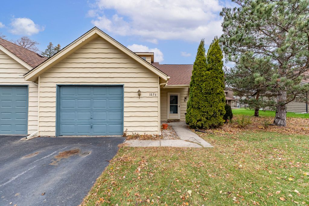 Photo of 1874 Springvale Drive, Crown Point, IN 46307 (MLS # 831320)