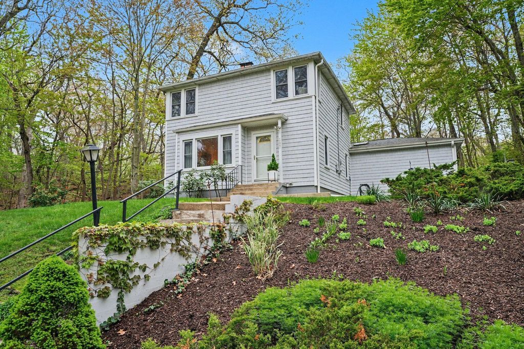 Photo of 107 W Stillwater Avenue, Beverly Shores, IN 46301 (MLS # 838085)