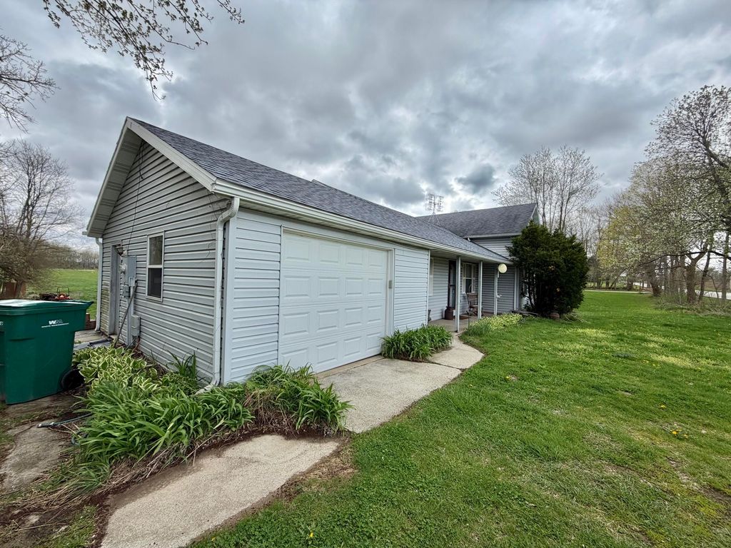 Photo of 757 N County Line Road, Westville, IN 46391 (MLS # 837234)