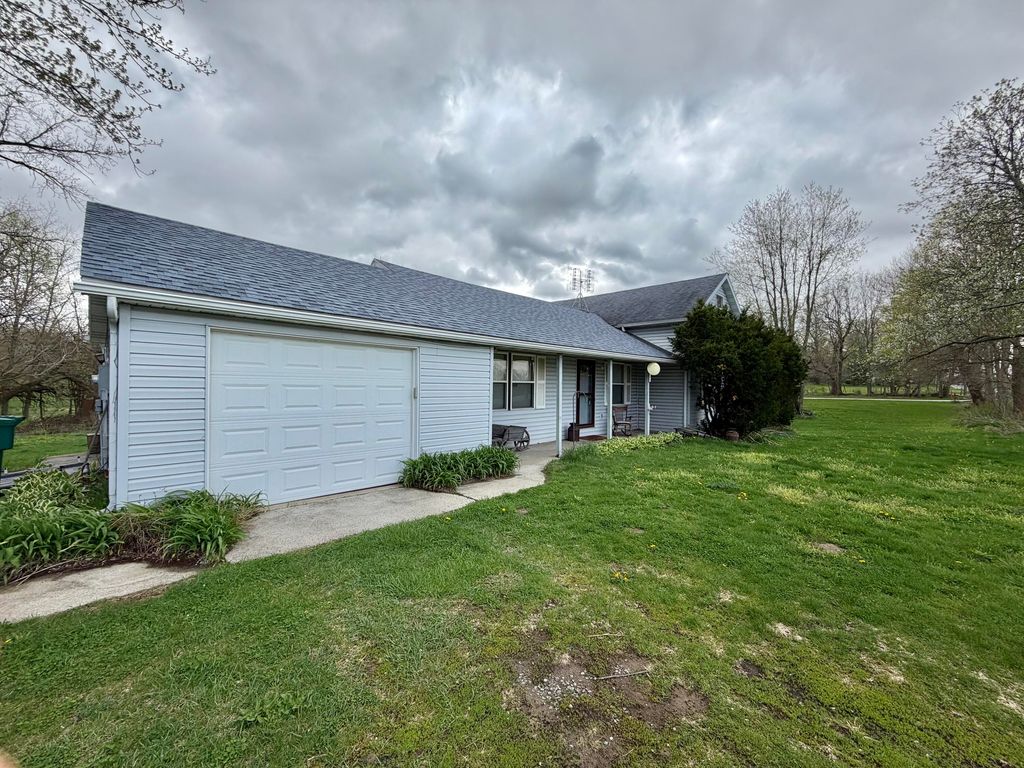 Photo of 757 N County Line Road, Westville, IN 46391 (MLS # 837234)